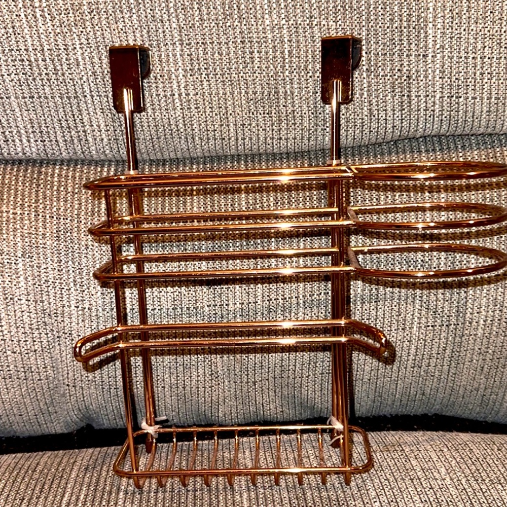 NWOT Color is Rose Gold. Hot tools organizer. Its able to be hung short/long.
